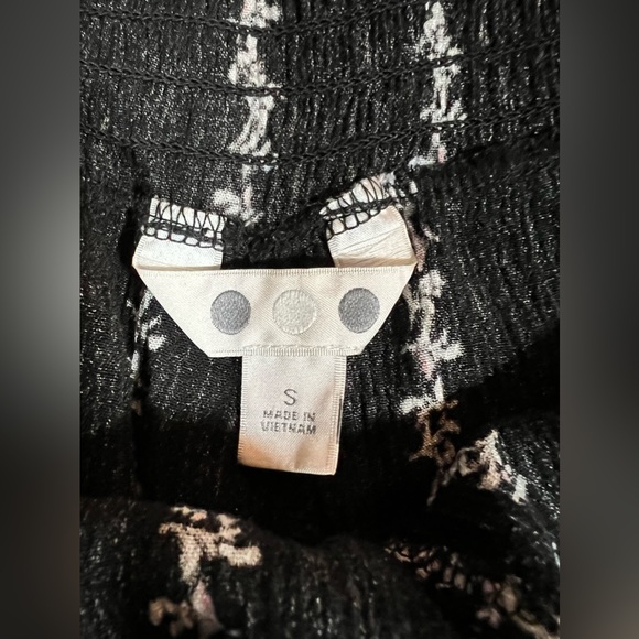 3 Dot Pants Black with flowers 100% rayon small - Picture 3 of 4